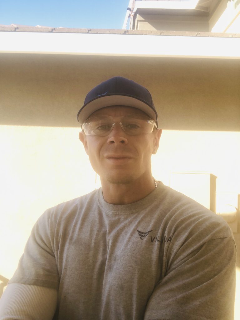 Kurt Teitscheid, a man in protective glasses, a beige shirt and a ball cap, looks towards the camera